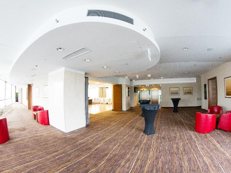 Hilton Garden Hotel 4*